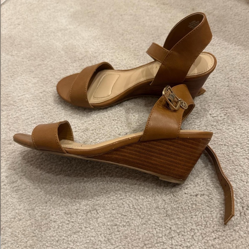 Elegant Tan Wedge Sandals